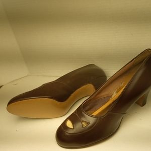 Vintage Orig Deadstock Brown leather women's pump by Sundial. Size 6 Made in USA